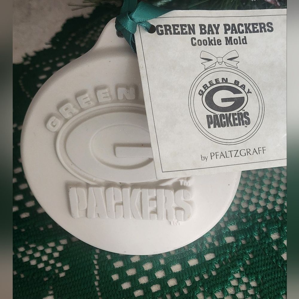 Green Bay Packer NFL Cookie Mold With  Sugar Cookie Recipe 5" Round Mold (NWT)